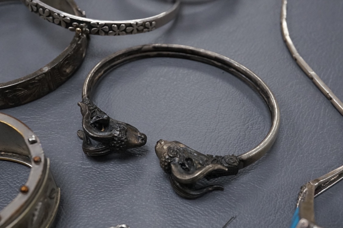A group of assorted jewellery, including silver and white metal hinged bangles, a 1960's silver mounted cigar cutter by Ramsden & Roed, 925 necklaces and bracelet, etc.